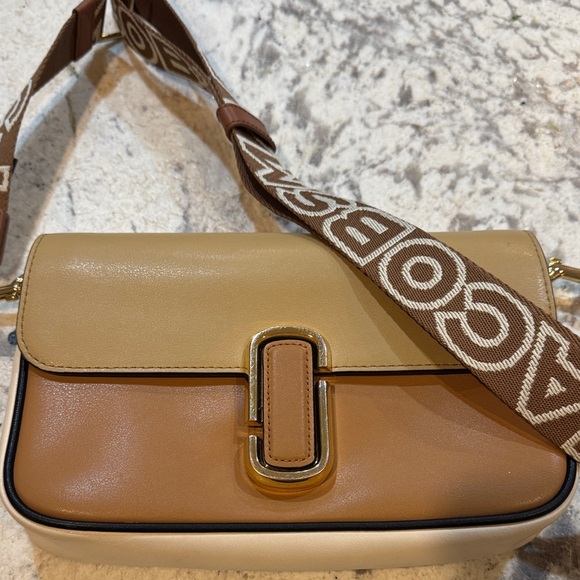 Marc Jacobs Handbags - NWOT Marc Jacobs Two-Tone Brown Crossbody Bag